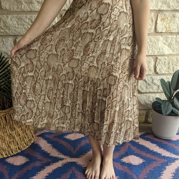 Sheer midi skirt in snake print - Picture 3 of 3